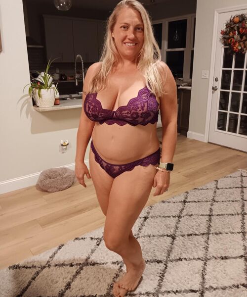 Suckiefuckie contest photo