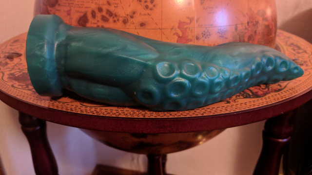 Taintacle from @hankeystoys for first time! video from Tawney