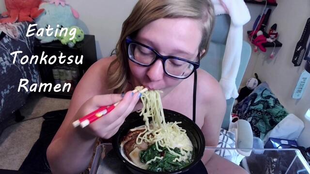 Eating Tonkotsu ramen video