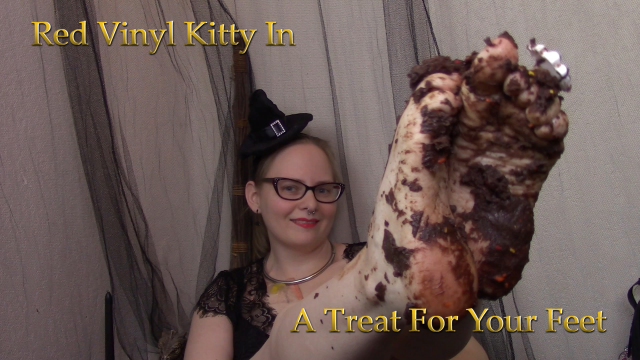 A Treat For Your Feet video from Red Vinyl Kitty