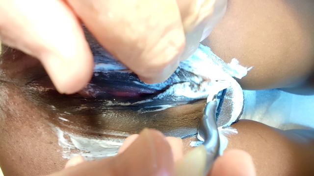 Pussy Shaving Babe Sex Toy video from Jocelyn