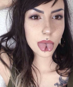 Viktoriya at APClips.com