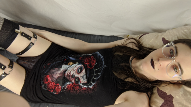 Goth girl cum eating/cum play video from Zae