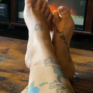 Lovely little toes photo gallery by Sexy HouseWife