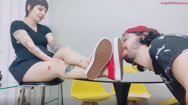 cleaning my cummy sneakers soles video from Lily Ann