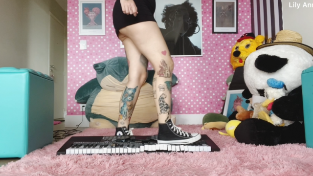 complete KEYBOARD crush on converse video from Lily Ann